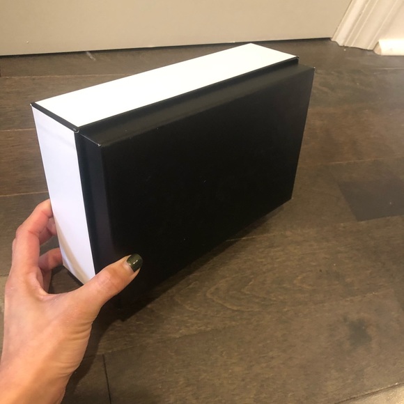 Chanel Box - Picture 3 of 4